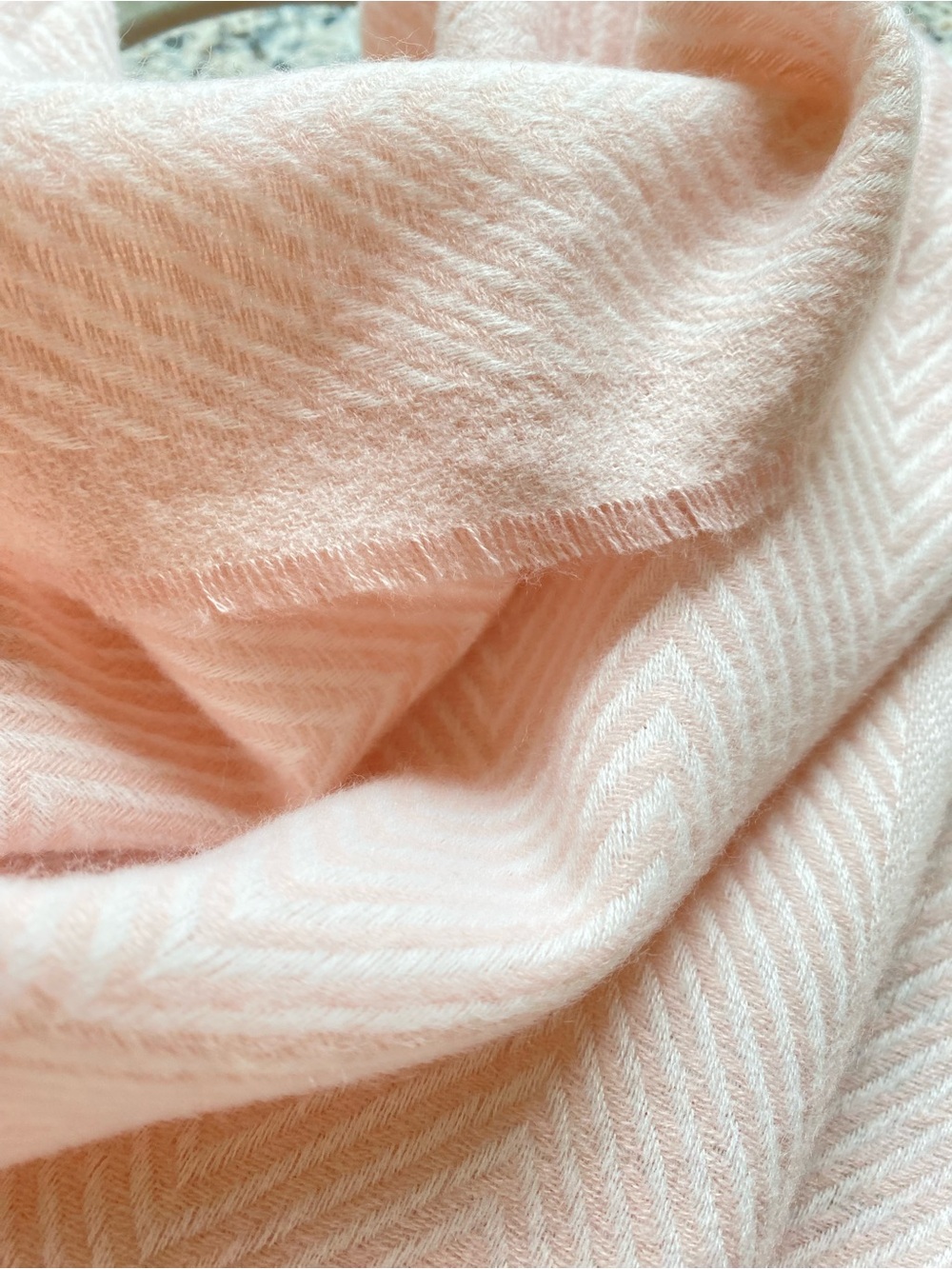 VINCE CAMUTO Blush Pink & Ivory Herringbone Scarf/Shawl/Wrap - Picture 8 of 10